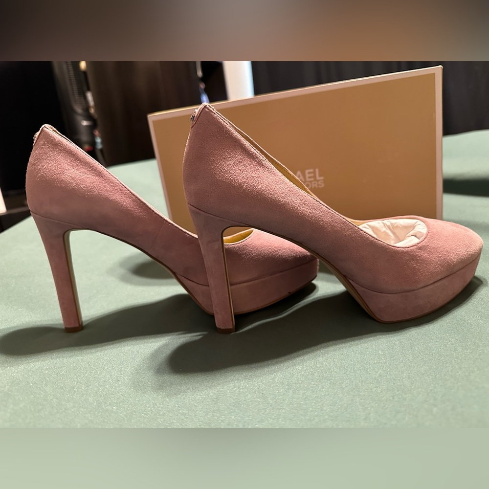 New In Box Michael Kors CHANTAL PLATFORM PUMP